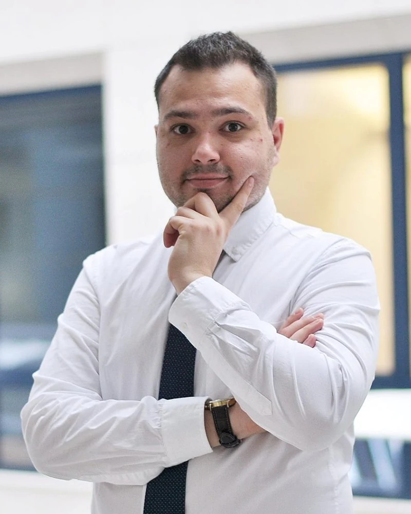 dr Mateusz Barłóg